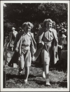 Prinsessen Irene en Beatrix bij paardensportevenement, Bestanddeelnr 018-0648