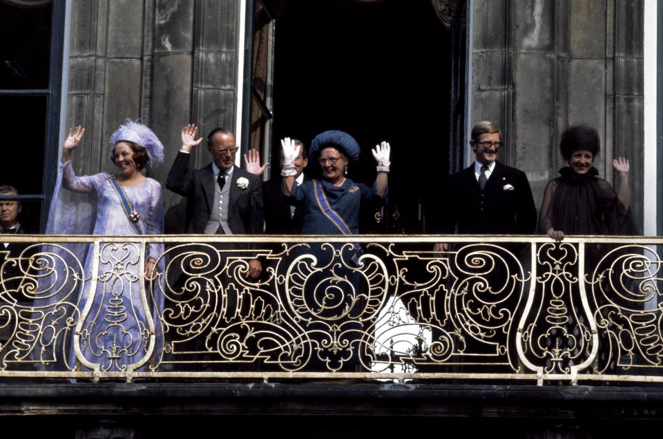 Prinsjesdag 1976 Koninklijke Familie op balkon Paleis Lange Voorhout in Den Haa, Bestanddeelnr 254-9901