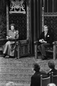 Prinsjesdag 1986 Koningin Beatrix tijdens uitspreken van Troonrede nr. 32 , 33, Bestanddeelnr 933-7603