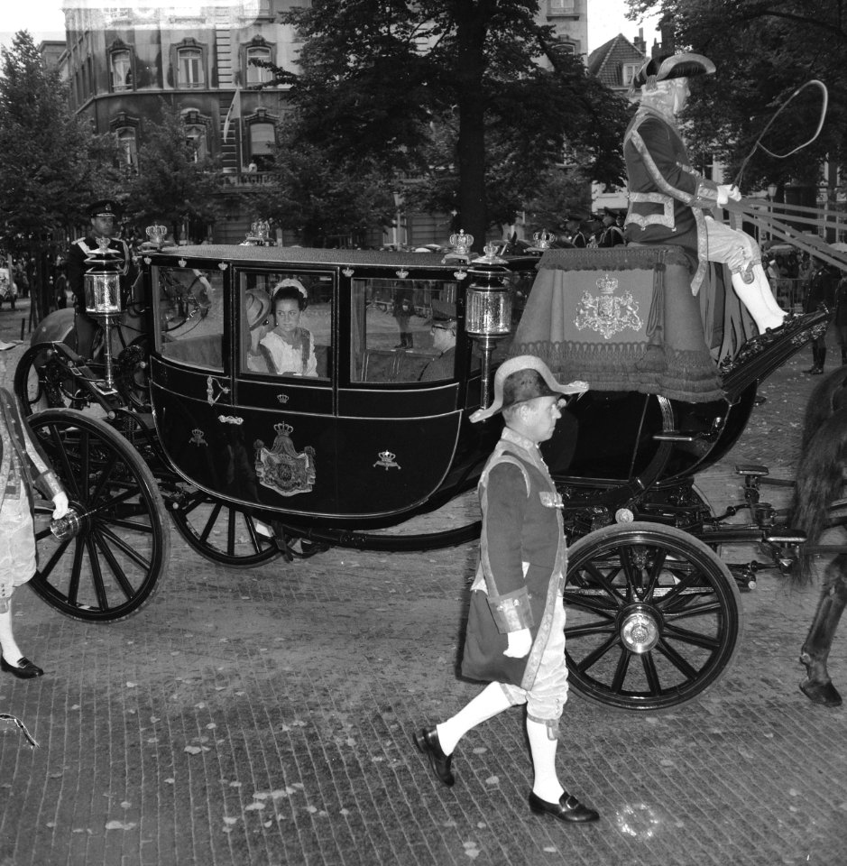 Prinsjesdag 1967. In de koets prinses Margriet , prinses Christina en mr. Pieter, Bestanddeelnr 920-7182