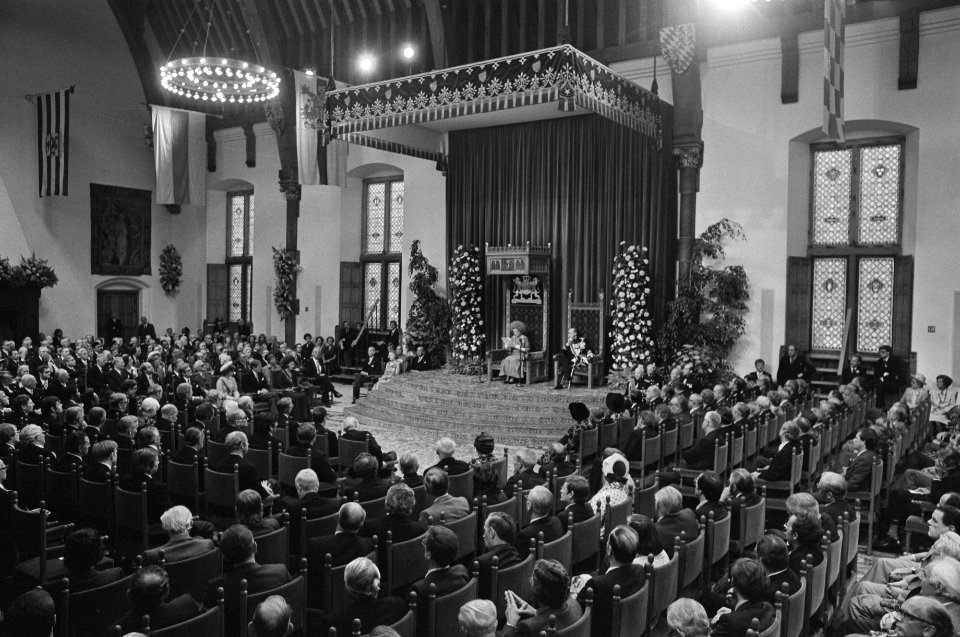 Prinsjesdag 1975 opening Staten-Generaal overzicht Ridderzaal tijdens voorleze, Bestanddeelnr 928-1557