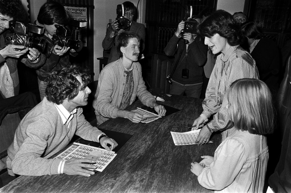 Prinses Margriet heeft in Den Haag de eerste aankoop gedaan van kinderpostzegels, Bestanddeelnr 931-1427