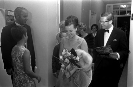 Prinses Margriet en Pieter van Vollenhoven bezoeken de gala première, Bestanddeelnr 921-5861
