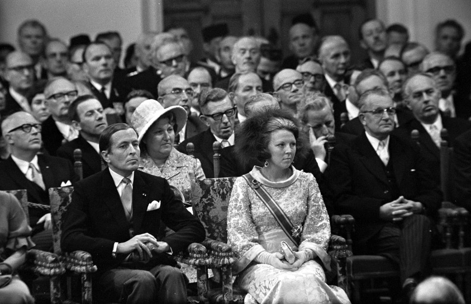 Prinsjesdag koningin Juliana leest de Troonrede in Ridderzaal, Prins Claus , Pr, Bestanddeelnr 923-8440