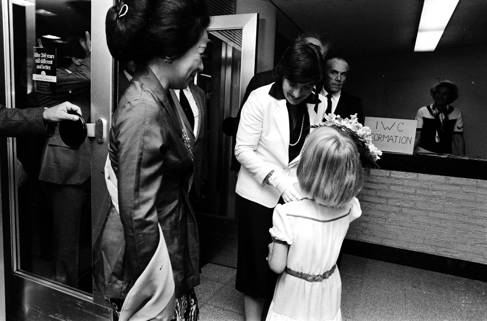 Prinses Margriet opent Bazaar 1980 International Womens Contact in Den Haag Prin, Bestanddeelnr 930-8400