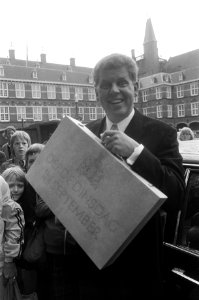Prinsjesdag 1975 opening Staten-Generaal Miljardennota minister Duisenberg me, Bestanddeelnr 928-1561