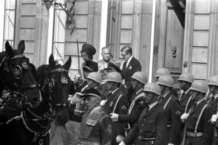 Prinsjesdag Koninklijke familie op balkon van Paleis Lange Voorhout , Den Haag , Bestanddeelnr 924-9569