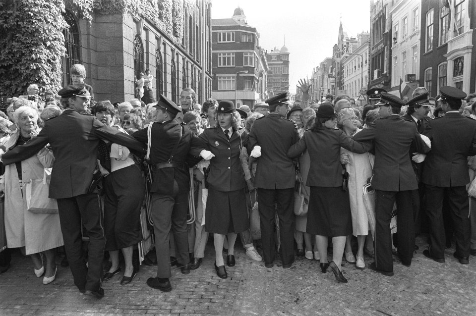 Prinsjesdag politie houdt publiek tegen, Bestanddeelnr 933-0827