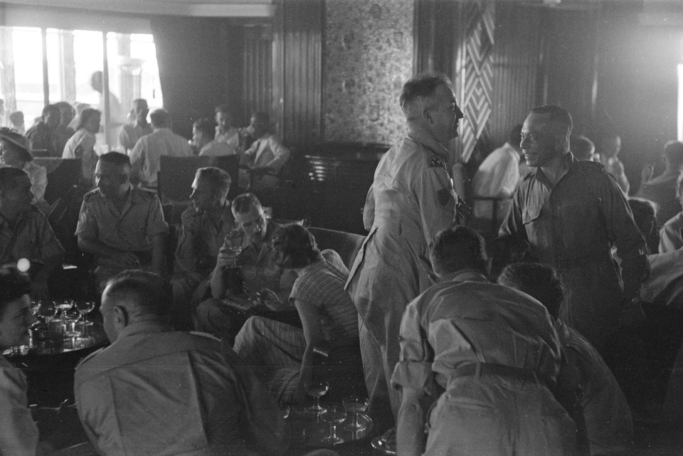 Priok. Op 26 juli vertrok uit Tandjong Priok het m.s. oranje naar Nederland, m, Bestanddeelnr 1773-2-1