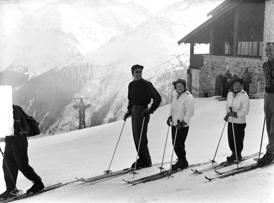 Prinsesjes en Prins Bernhard in Tirol, Bestanddeelnr 903-2305