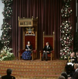 Prinsjesdag Koningin Beatrix leest Troonrede (rechts Prins Claus ), Bestanddeelnr 253-8793