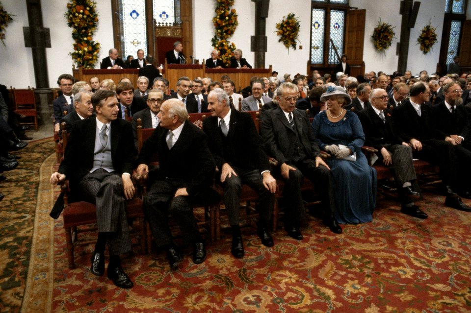 Prinsjesdag 1984 links vooraan kamervoorzitter Dolman en den Uyl in de Ridderza, Bestanddeelnr 253-8877
