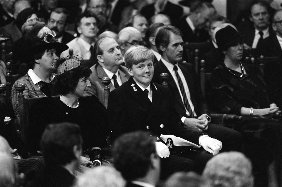 Prinsjesdag 1985, Prins Willem Alexander tijdens de troonrede, links Prinses Mar, Bestanddeelnr 933-4265