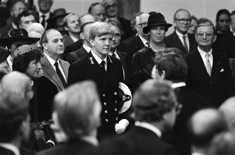 Prinsjesdag 1985, Prins Willem Alexander in uniform in de Ridderzaal, links Prin, Bestanddeelnr 933-4267