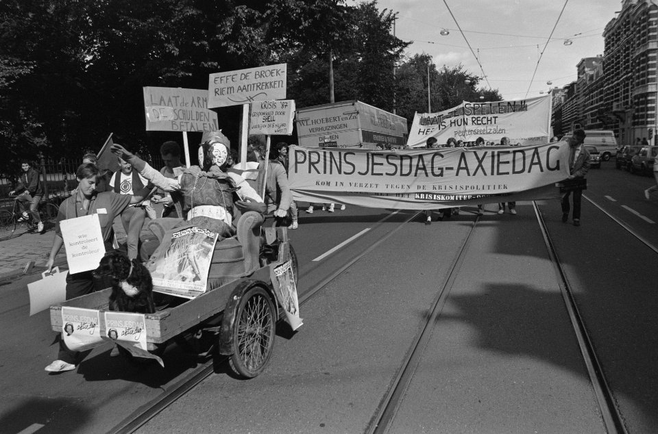 Prinsjesdag 1987, demonstraties in amsterdam tegen bezuinigingen prinsjesdagax, Bestanddeelnr 934-0770