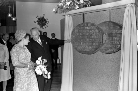 Prinses Margriet onthult een plaquette, Bestanddeelnr 920-4215