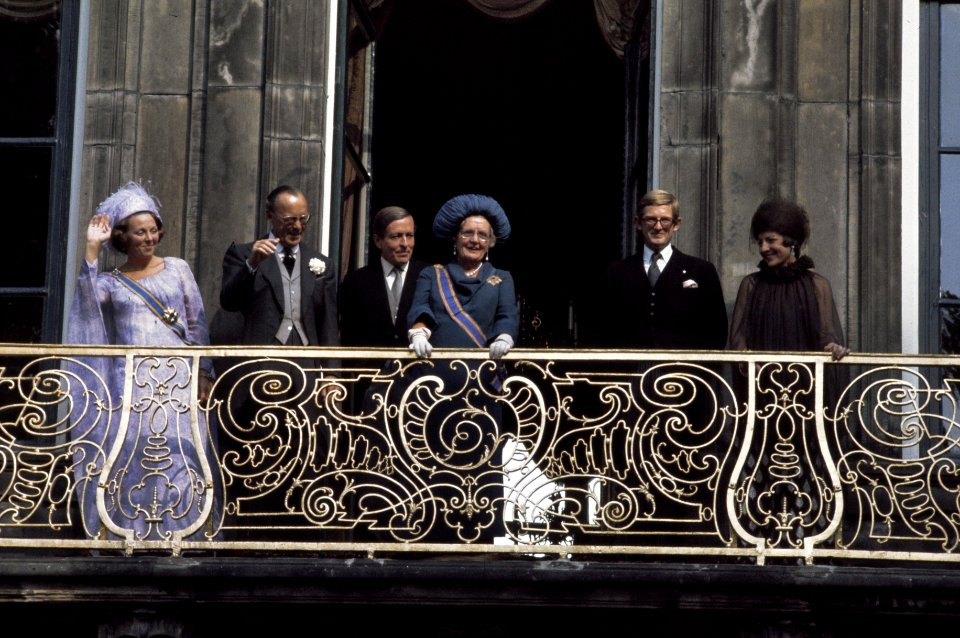 Prinsjesdag 1976 Koninklijke Familie op balkon Paleis Lange Voorhout in Den Haa, Bestanddeelnr 254-9902