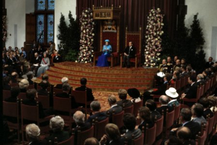 Prinsjesdag 1981 nr. 11a Koningin Beatrix leest Troonrede, nr. 12a , 13a ove, Bestanddeelnr 253-8585