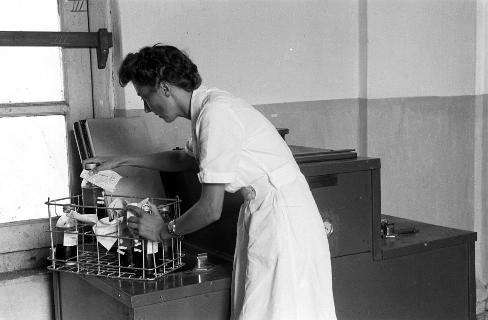 Prinses Margriet Hospitaal te Batavia. Laboratorium Bloedtransfusiedienst, Bestanddeelnr 3285