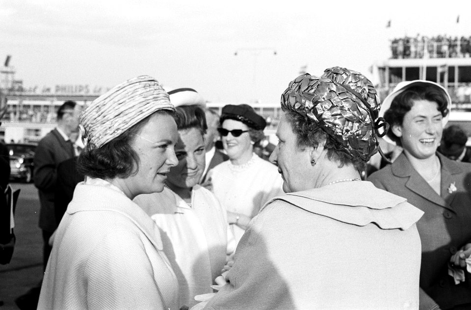 Prinsessen Irene en Margriet terug uit de West, opgewach door hun moeder op Schi, Bestanddeelnr 914-1709