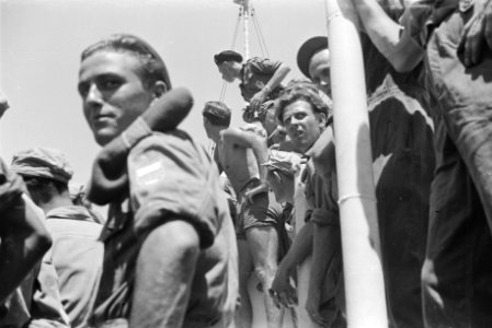 Priok Op 14 mei 1948 vertrok de Waterman naar het vaderland met aan boord de , Bestanddeelnr 1671-1-2