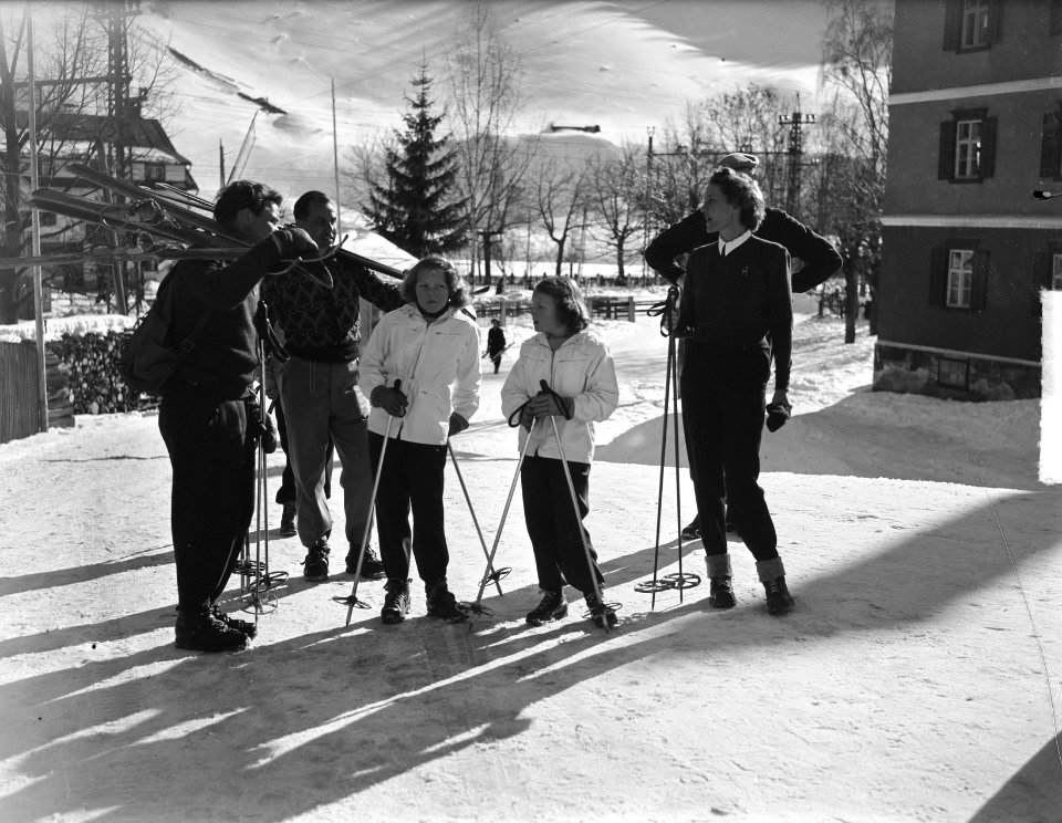 Prinsesjes in Tirol (Sankt Anton), Bestanddeelnr 903-2276