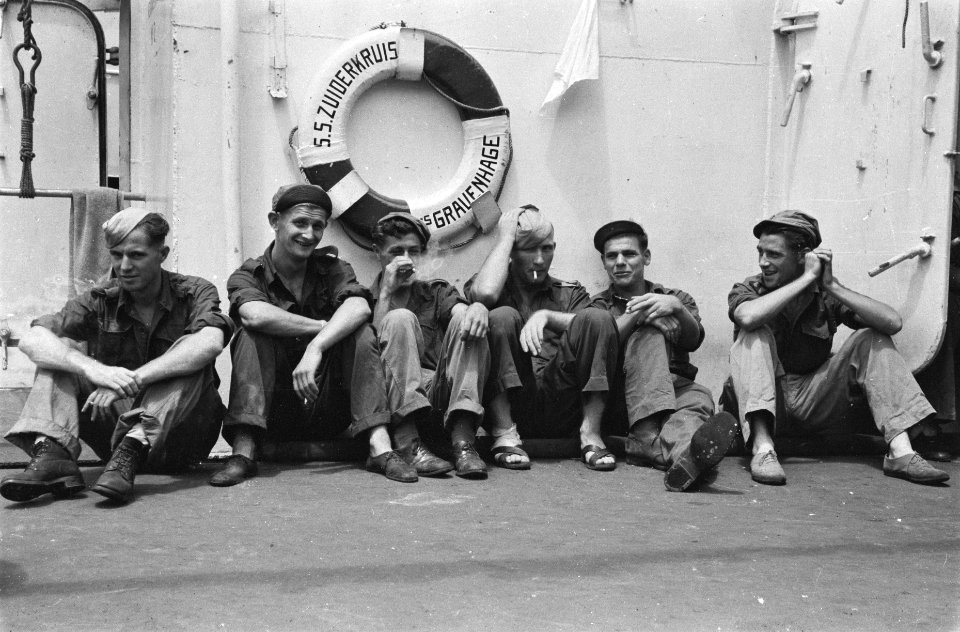 Priok Het troepentransportschip Zuiderkruis vertrok op 24 jan. met een groot , Bestanddeelnr 498-5-1