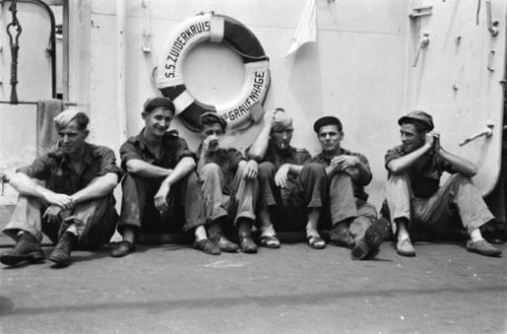 Priok Het troepentransportschip Zuiderkruis vertrok op 24 jan. met een groot , Bestanddeelnr 498-5-1