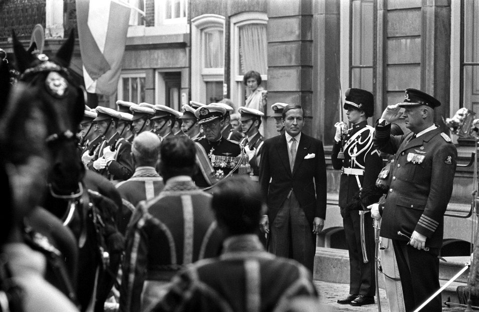 Prinsjesdag Koninklijke familie op weg naar Paleis Lange Voorhout , Den Haag, Bestanddeelnr 922-7986