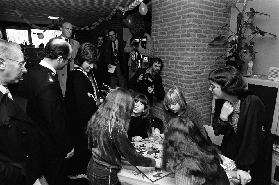 Prinses Margriet maakt kennis met de bezigheden van de kinderen, Bestanddeelnr 930-5813