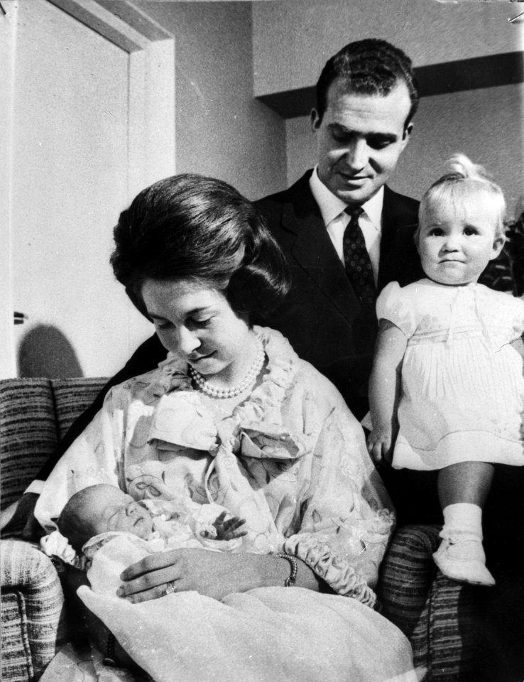 Prinses Sophie en Prins Juan Carlos met hun beide kinderen, Bestanddeelnr 917-8749