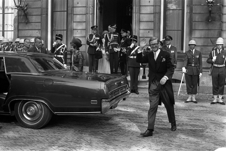Prinsjesdag Koninklijke familie op balkon van Paleis Lange Voorhout , Den Haag , Bestanddeelnr 924-9571