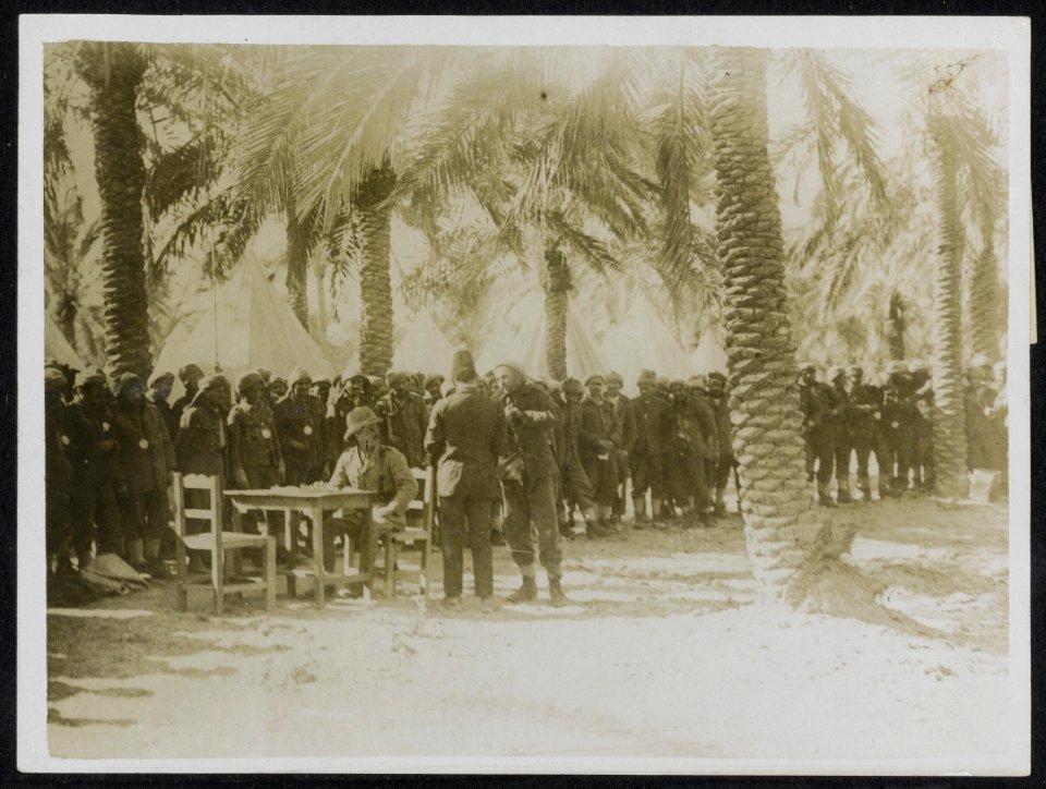 Prisoners camp at Magil., Bestanddeelnr 158-1569