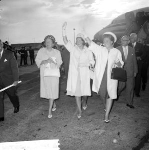 Prinsessen Irene en Margriet terug uit de West, aankomst op Schiphol, Bestanddeelnr 914-1684