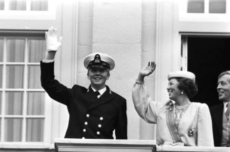 Prinsjesdag 1985, Koningin Beatrix en Prins Willem Alexander op het balkon van P, Bestanddeelnr 933-4269