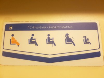 Priority seats, Bangkok - 2016-06-17 (002)