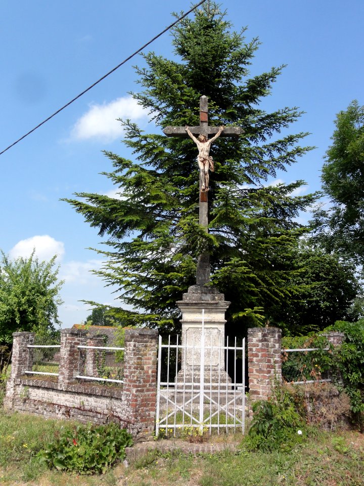 Prisces (Aisne) croix de chemin