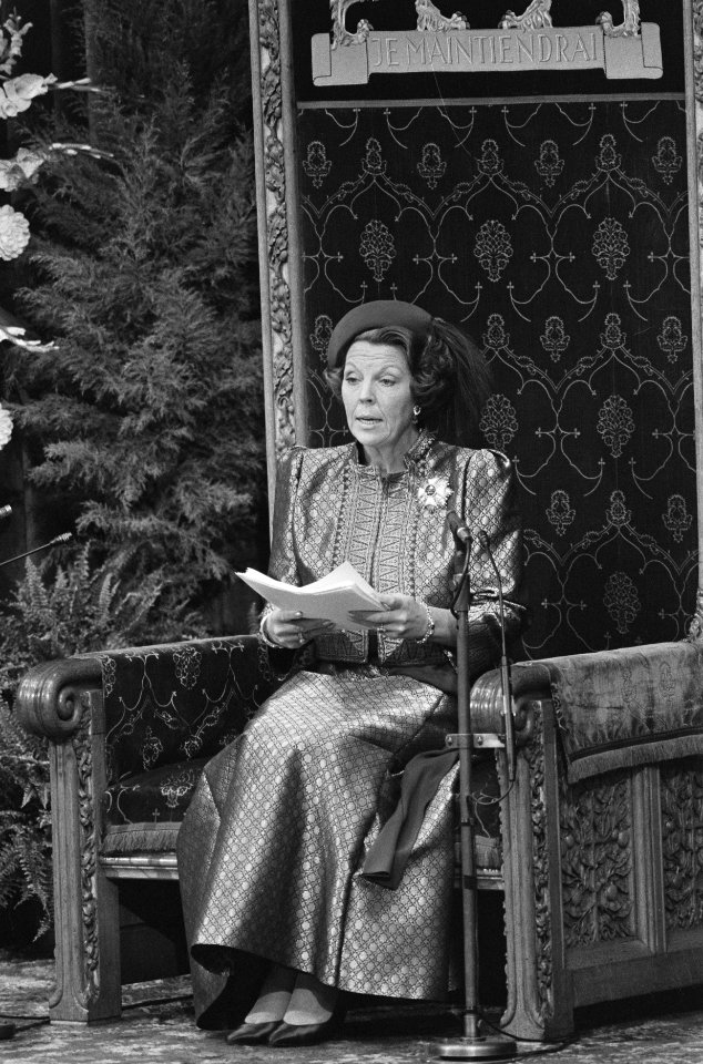 Prinsjesdag 1986 Koningin Beatrix tijdens uitspreken van Troonrede, Bestanddeelnr 933-7602