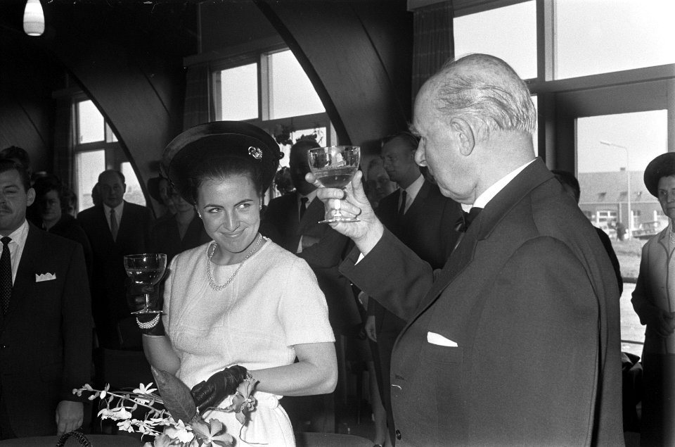 Prinses Margriet laat schip te water op scheepswerf De Hoop te Lobith Prinses , Bestanddeelnr 921-8995