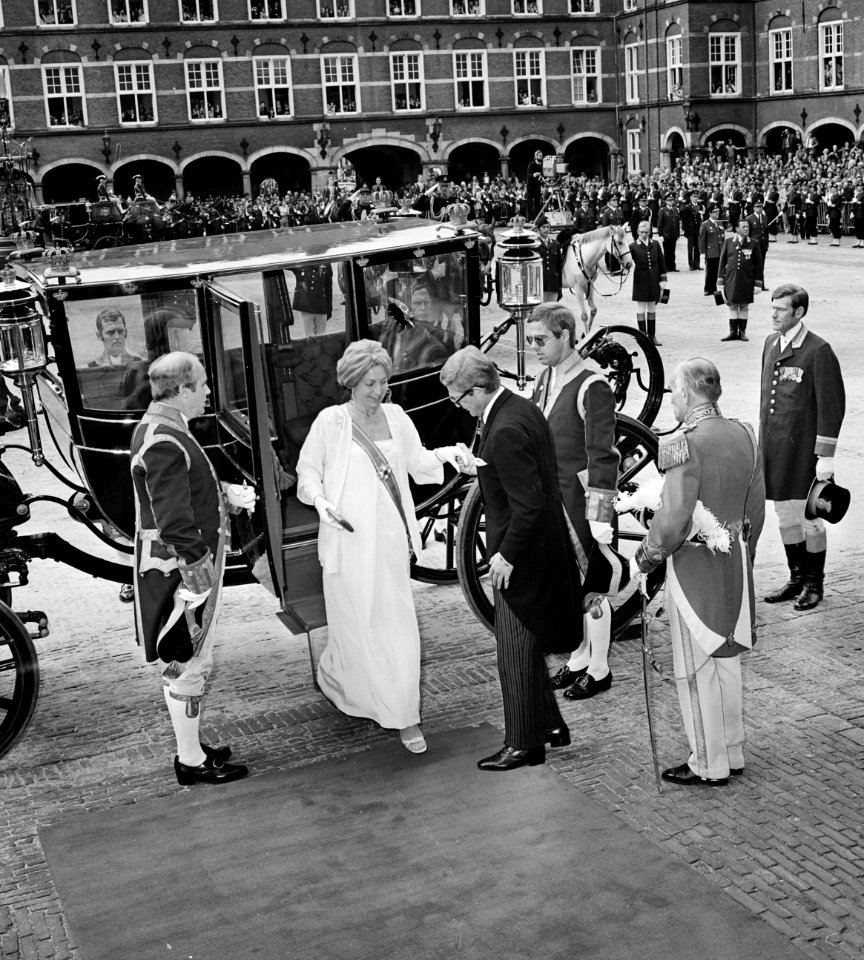 Prinsjesdag aankomst bij Ridderzaal Margriet wordt door Pieter van Vollenhoven, Bestanddeelnr 929-3546
