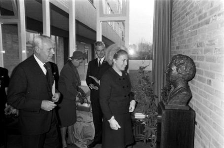 Prinses Margriet opende Internaat voor schipperskinderen te Terneuzen Prinses Ma, Bestanddeelnr 921-7997