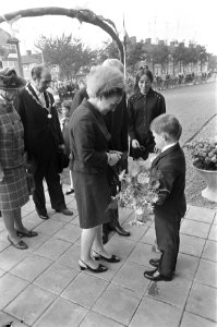 Prinses Margriet opende Internaat voor schipperskinderen te Terneuzen Prinses Ma, Bestanddeelnr 921-8001