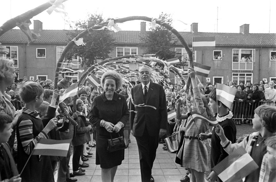 Prinses Margriet opende Internaat voor schipperskinderen te Terneuzen Prinses Ma, Bestanddeelnr 921-7996