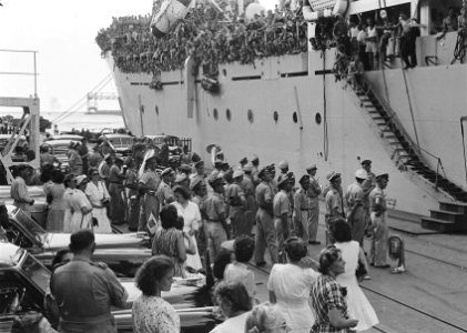 Priok op 4 mei 1948 vertrekt het 1e Bataljon Jagers met de Groote Beer naar h, Bestanddeelnr 1650-1-4