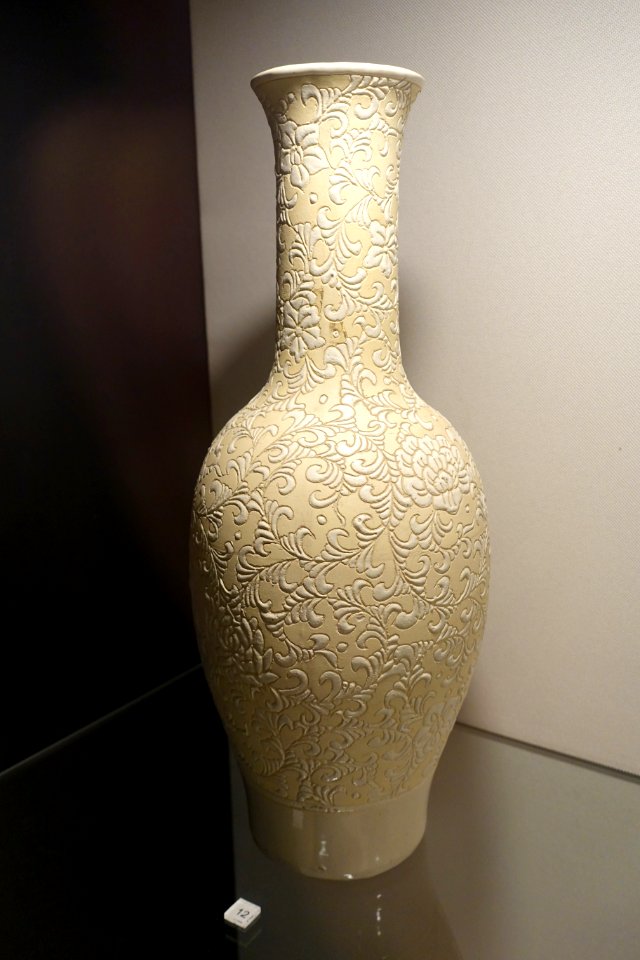Pot, Bien Hoa ceramic, white glaze - Nguyen dynasty, 19th century AD - Vietnam National Museum of Fine Arts - Hanoi, Vietnam - DSC05306