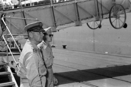 Priok op 4 mei 1948 vertrekt het 1e Bataljon Jagers met de Groote Beer naar h, Bestanddeelnr 1650-1-3