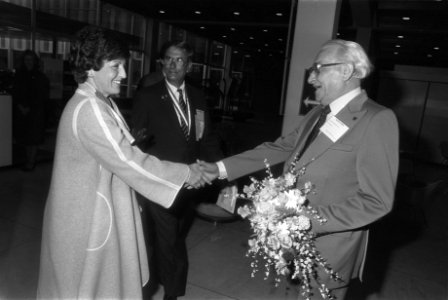 Prinses Margriet met dhr. Willemsen (r), Bestanddeelnr 932-6003