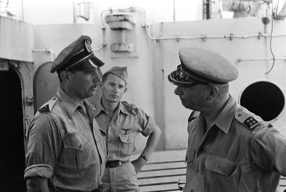 Priok op 4 mei 1948 vertrekt het 1e Bataljon Jagers met de Groote Beer naar h, Bestanddeelnr 1650-1-1
