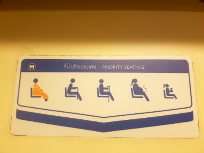 Priority seats, Bangkok - 2016-06-17 (001)