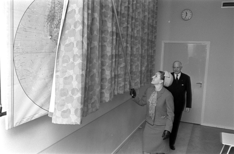 Prinses Margriet opende Helihaven Rode Kruis bij ziekenhuis te Den Haag, Bestanddeelnr 921-8719